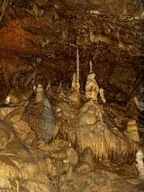 Stalagmity w jaskini Punkevni